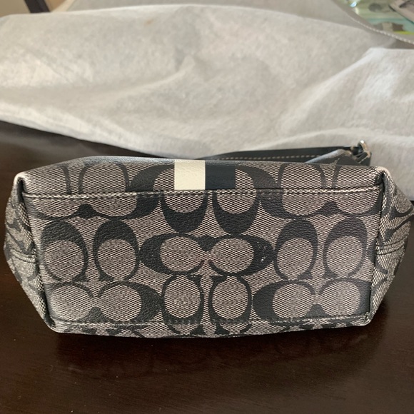 Vintage Coach Pochette Bag - Picture 6 of 7